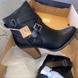 American Eagle Heeled Booties, NWT and box!